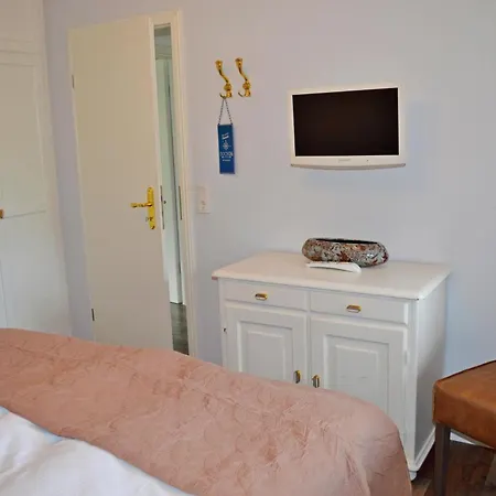 Geschmackvoll Ausgestattete 2-zimmer-wohnung Im Eg Eines Typischen Reetdachhauses * Westerland