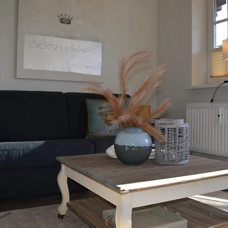 Geschmackvoll Ausgestattete 2-zimmer-wohnung Im Eg Eines Typischen Reetdachhauses Westerland