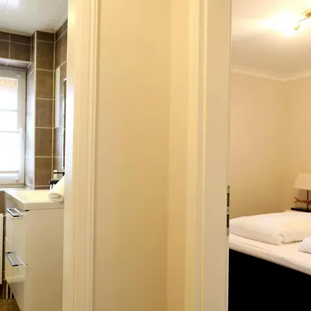 Geschmackvoll Ausgestattete 2-zimmer-wohnung Im Eg Eines Typischen Reetdachhauses