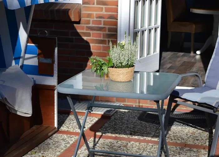 Lägenhet Geschmackvoll Ausgestattete 2-zimmer-wohnung Im Eg Eines Typischen Reetdachhauses